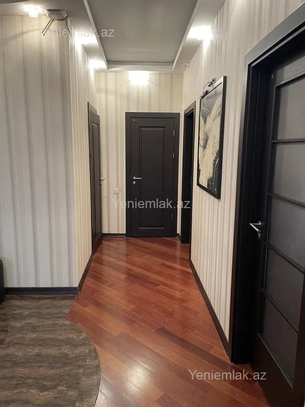 Satılır 3 otaqlı yeni tikili 130 m²