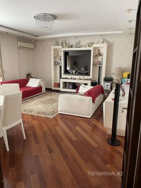 Satılır 3 otaqlı yeni tikili 130 m²