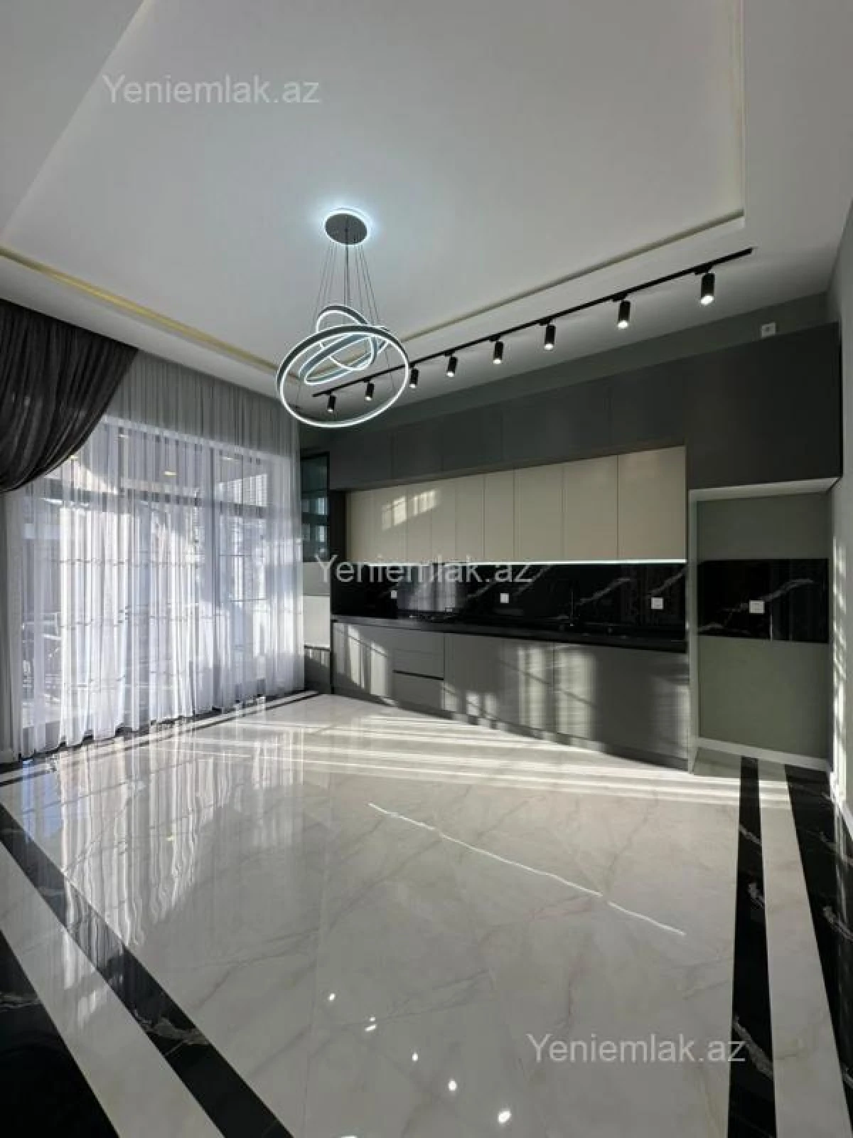 Satılır 5 otaqlı həyət evi 240 m²