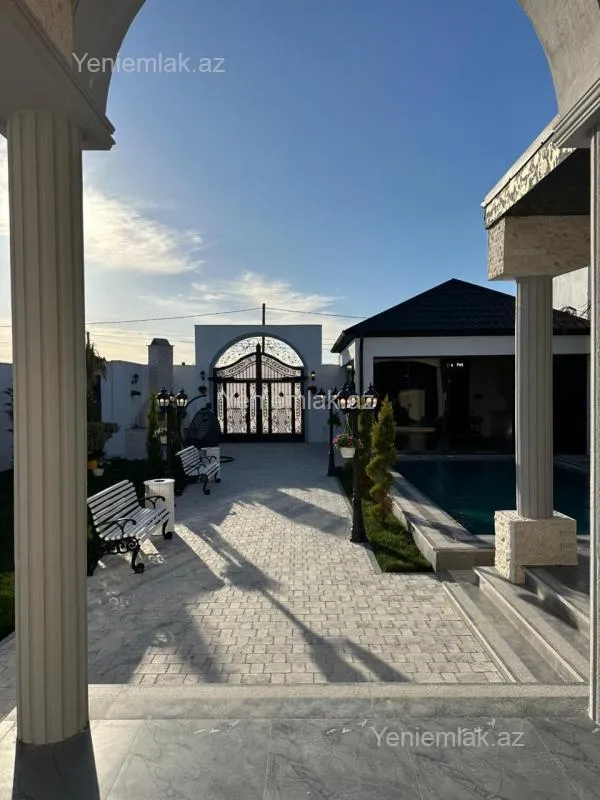 Satılır 5 otaqlı həyət evi 240 m²