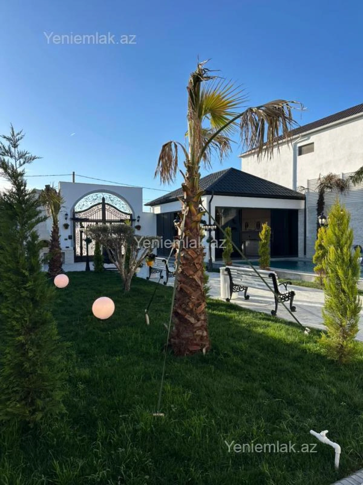 Satılır 5 otaqlı həyət evi 240 m²