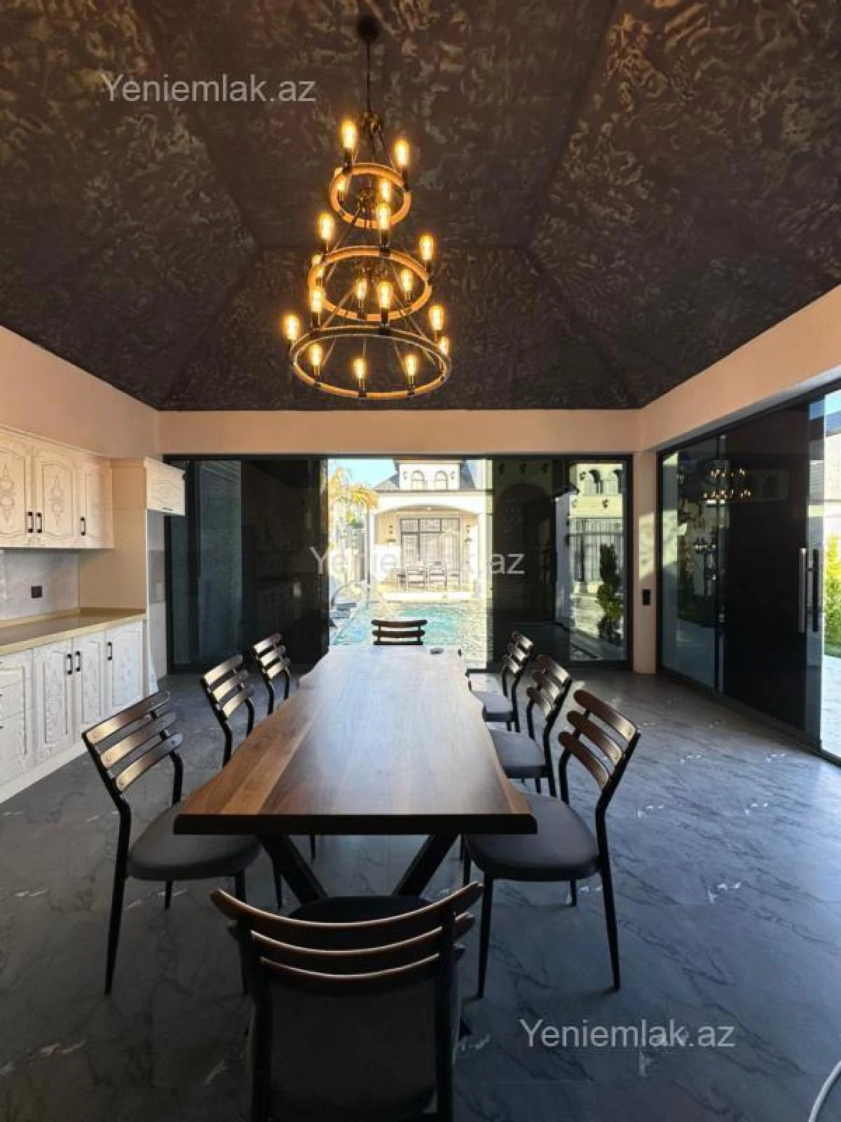 Satılır 5 otaqlı həyət evi 240 m²