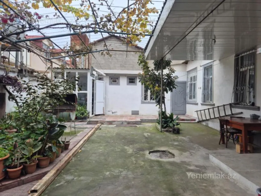 Satılır 5 otaqlı həyət evi 130 m²