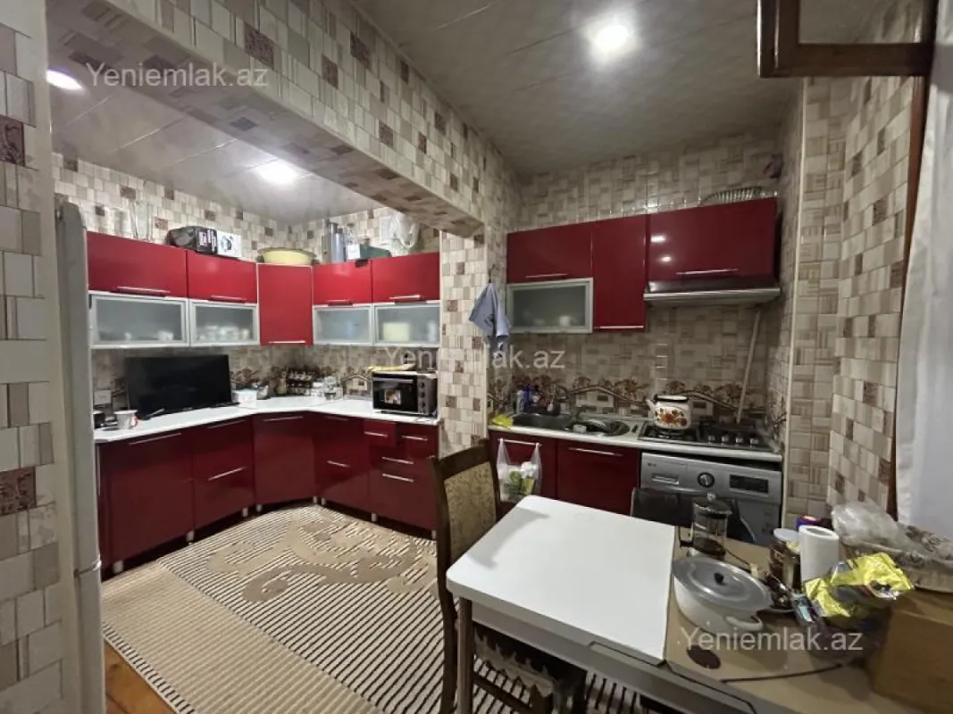 Satılır 4 otaqlı köhnə tikili 90 m²
