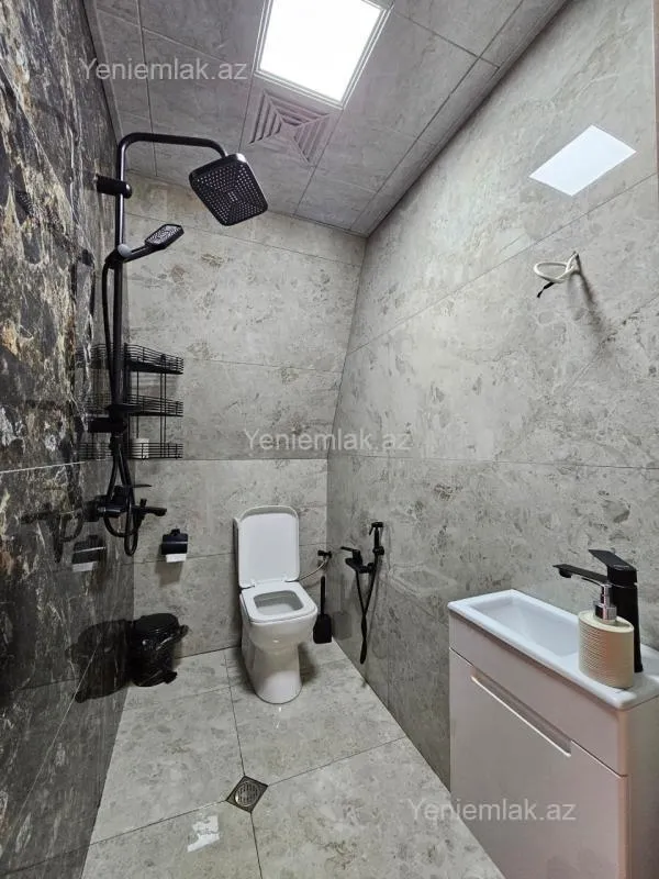Satılır 5 otaqlı həyət evi 145 m²