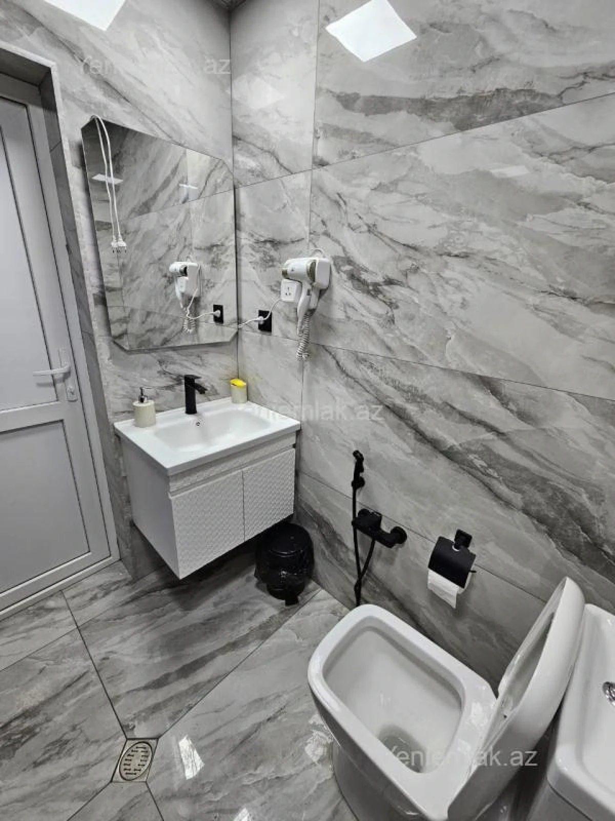 Satılır 5 otaqlı həyət evi 145 m²