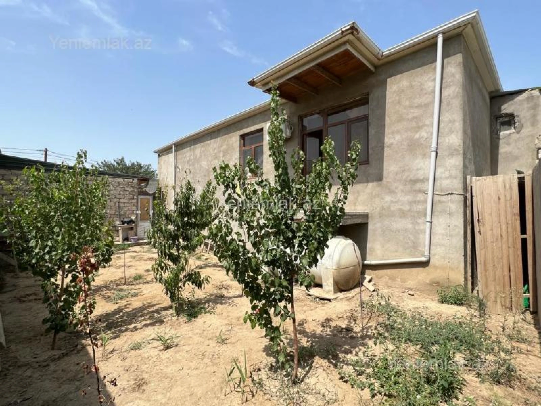 Satılır 5 otaqlı həyət evi 140 m²