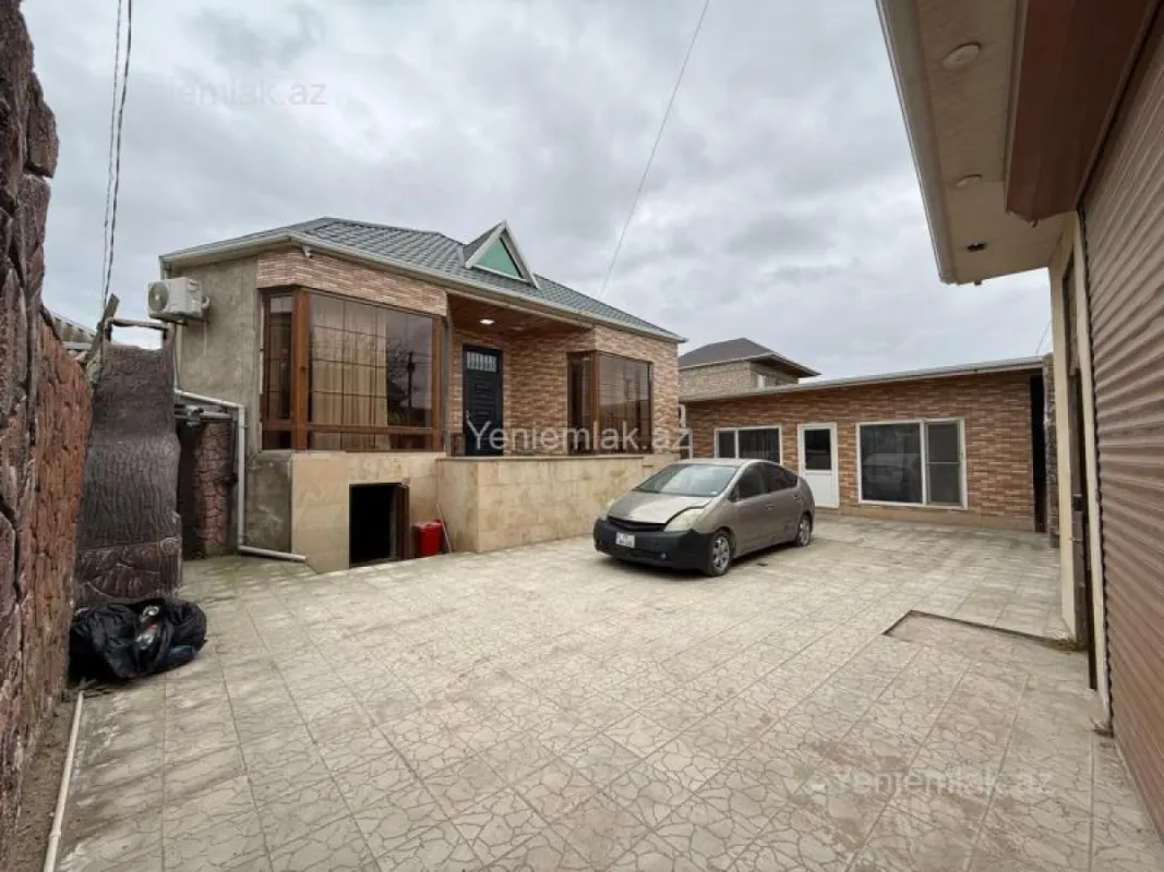 Satılır 5 otaqlı həyət evi 140 m²