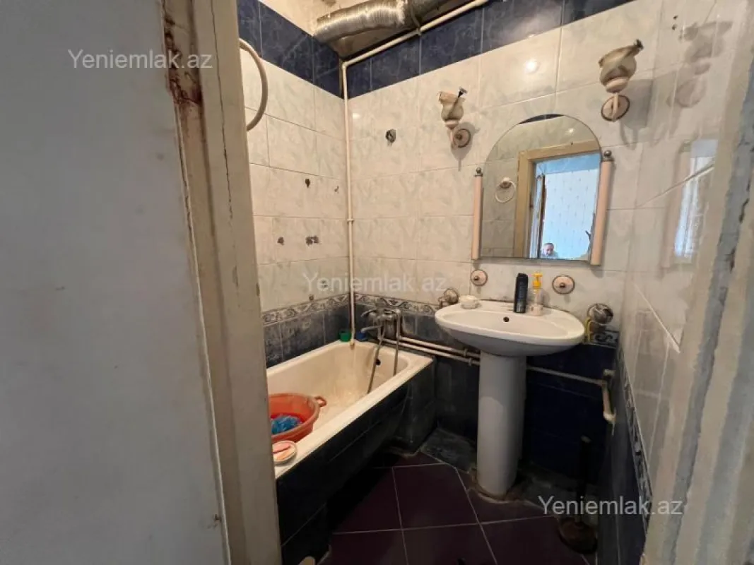Satılır 3 otaqlı köhnə tikili 75 m²