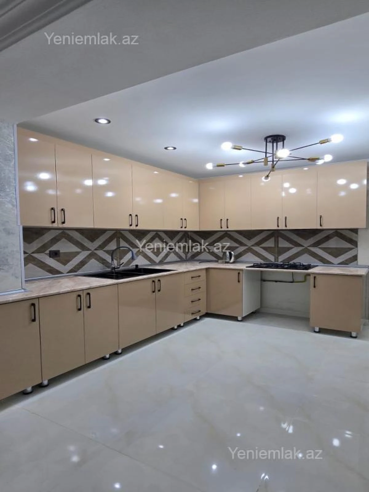 Satılır 3 otaqlı köhnə tikili 75 m²