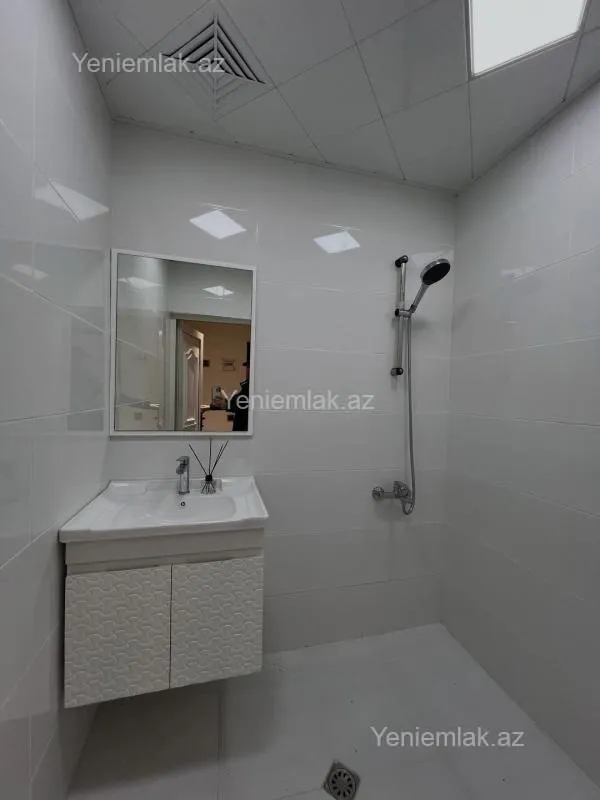 Satılır 2 otaqlı köhnə tikili 60 m²