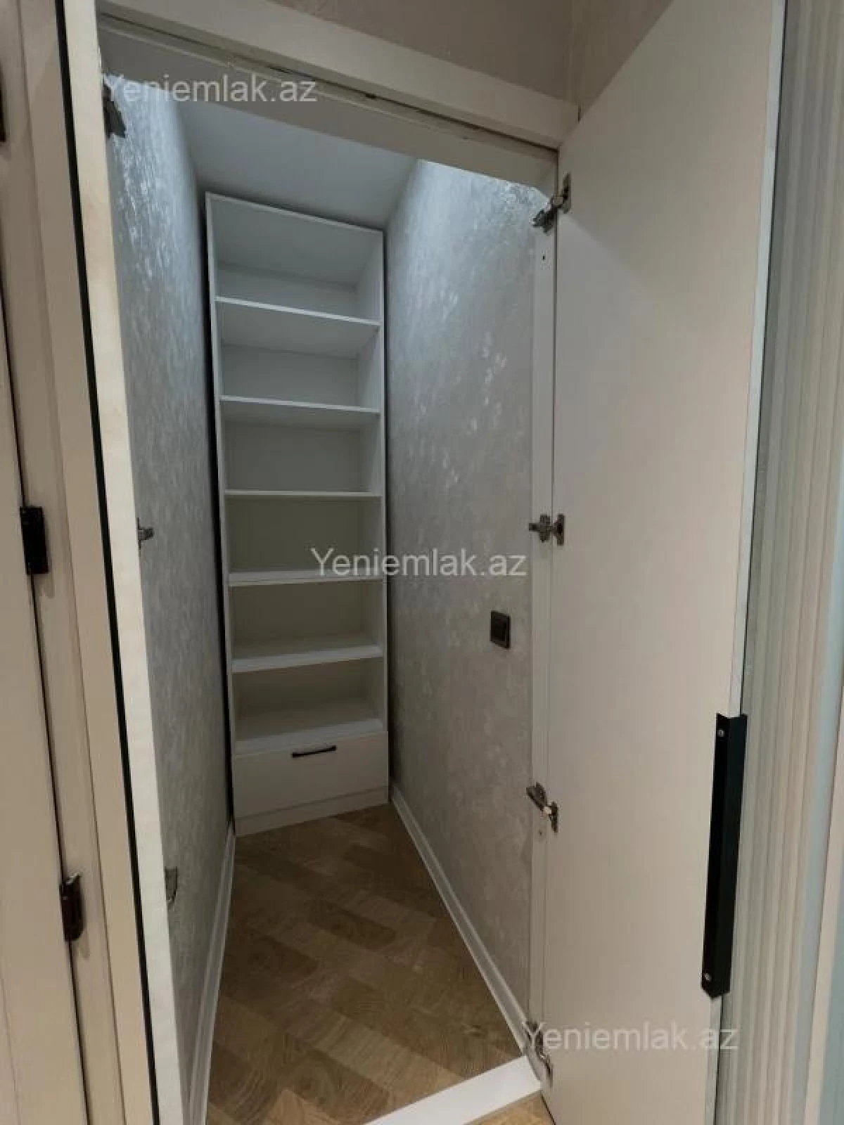 Satılır 2 otaqlı köhnə tikili 60 m²