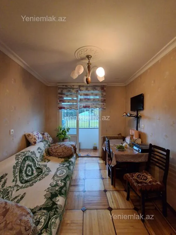 Satılır 3 otaqlı köhnə tikili 75 m²