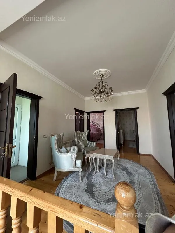 Satılır 6 otaqlı həyət evi 215 m²