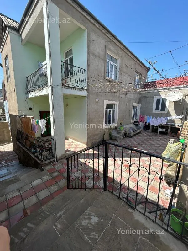 Satılır 6 otaqlı həyət evi 215 m²