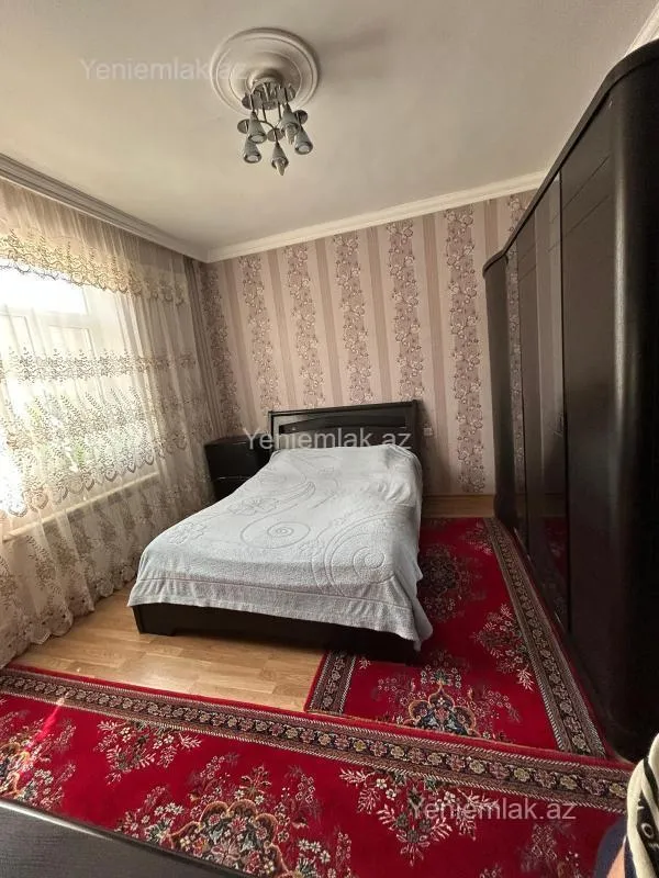 Satılır 6 otaqlı həyət evi 215 m²