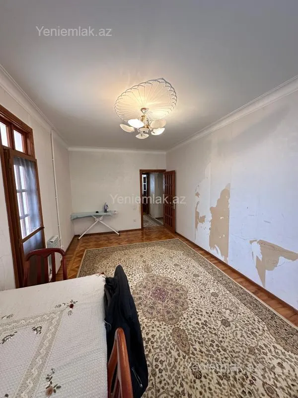 Satılır 5 otaqlı köhnə tikili 110 m²