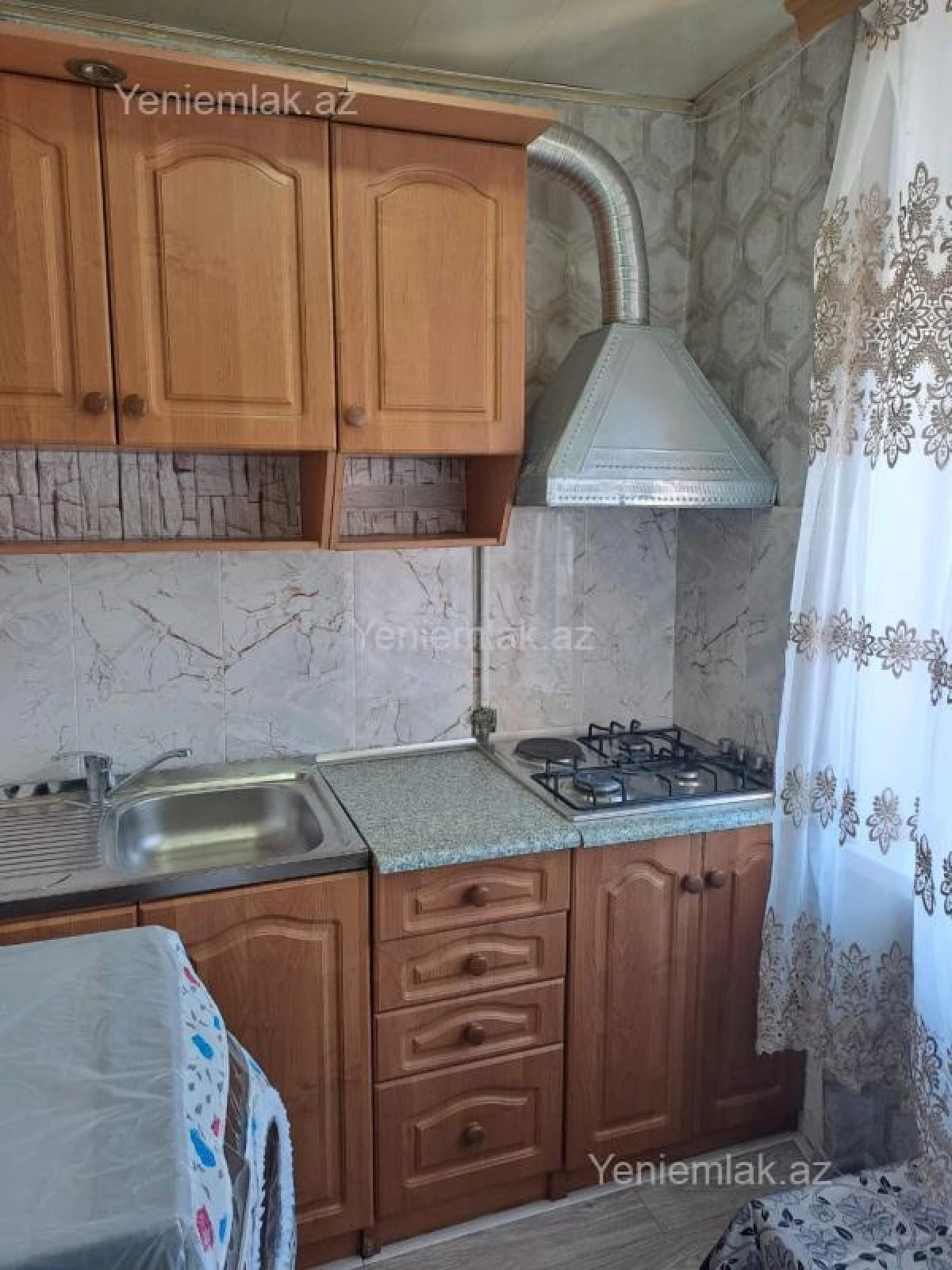 Satılır 1 otaqlı köhnə tikili 30 m²