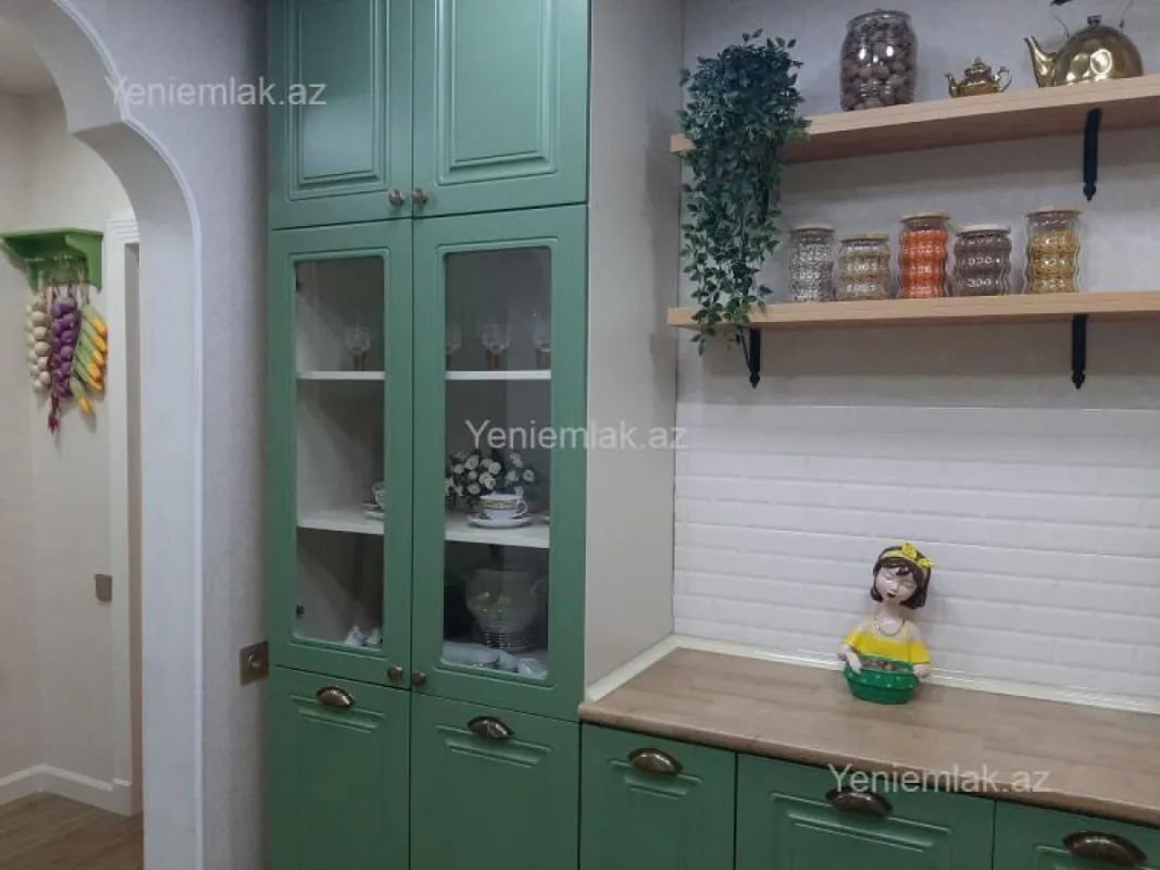 Satılır 4 otaqlı köhnə tikili 120 m²