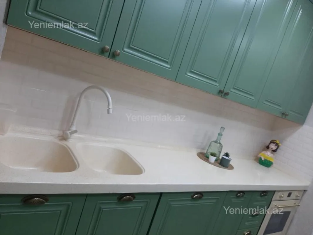 Satılır 4 otaqlı köhnə tikili 120 m²