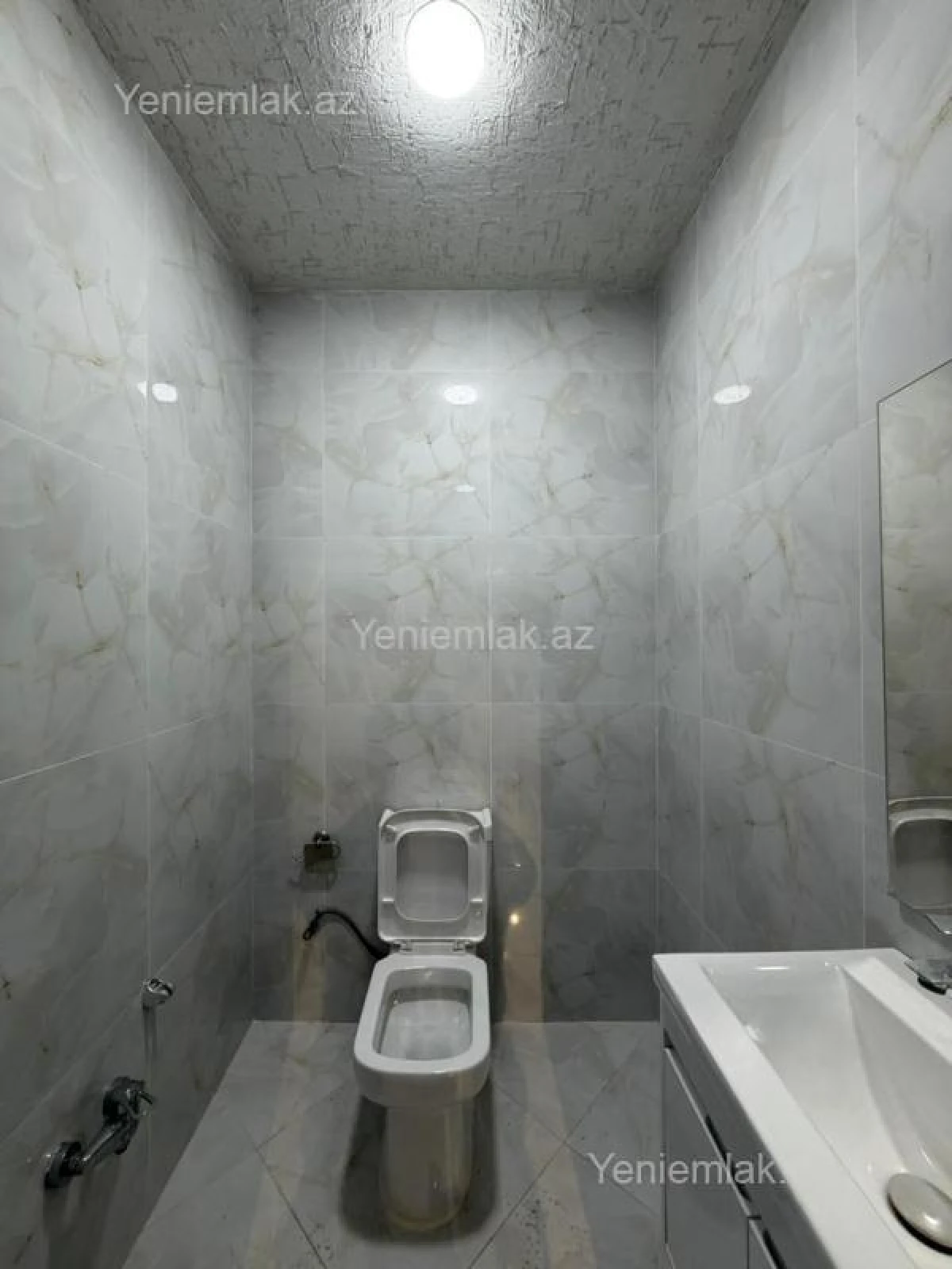 Satılır 5 otaqlı həyət evi 185 m²