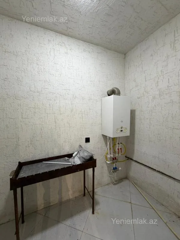 Satılır 5 otaqlı həyət evi 185 m²