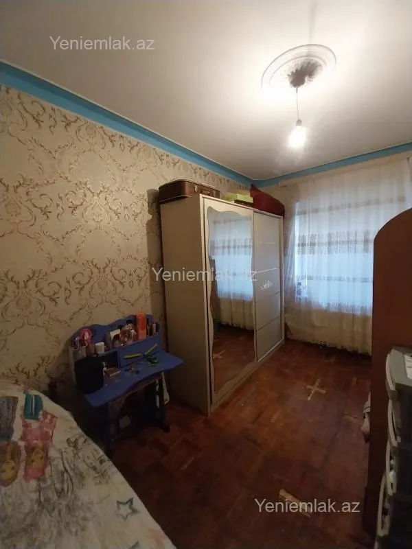 Satılır 4 otaqlı köhnə tikili 90 m²