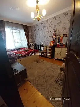 Satılır 4 otaqlı köhnə tikili 90 m²