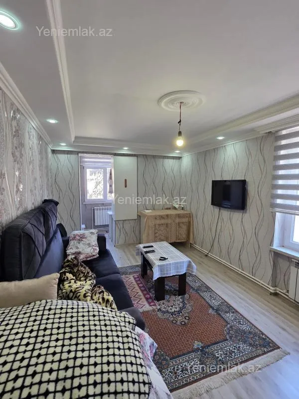 Satılır 1 otaqlı köhnə tikili 35 m²
