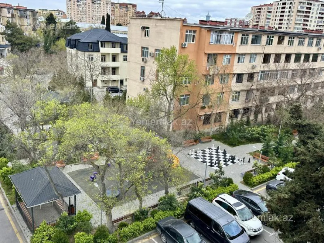 Satılır 2 otaqlı köhnə tikili 45 m²