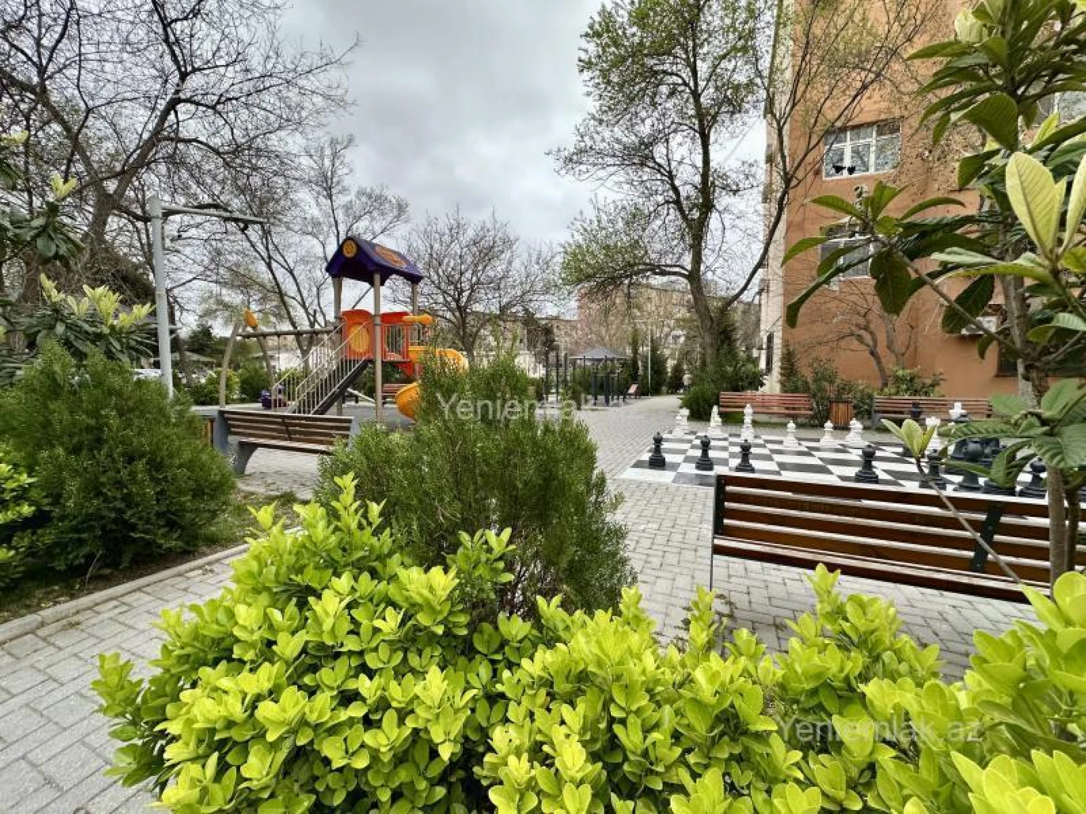 Satılır 2 otaqlı köhnə tikili 45 m²