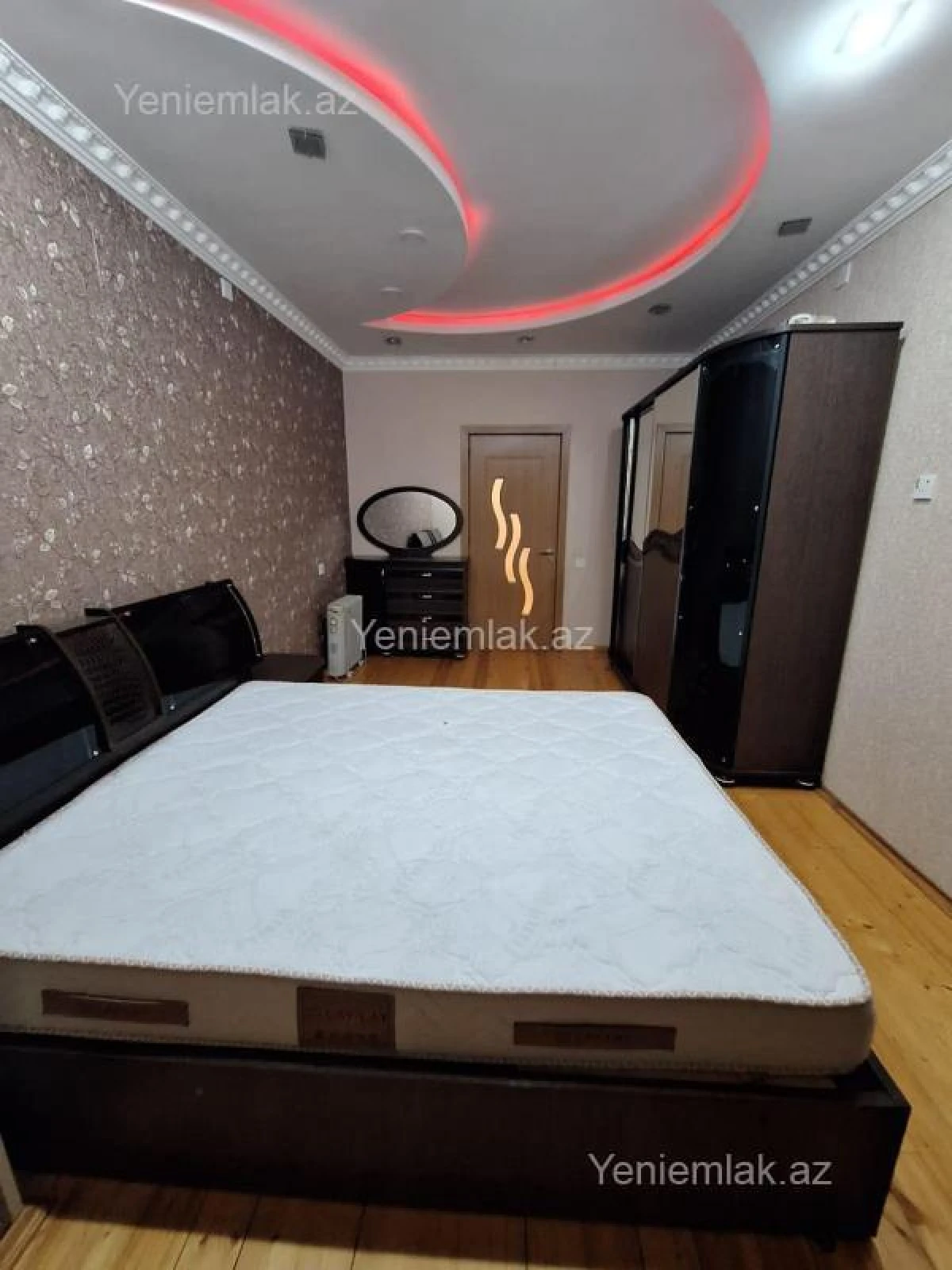 Satılır 2 otaqlı köhnə tikili 65 m²