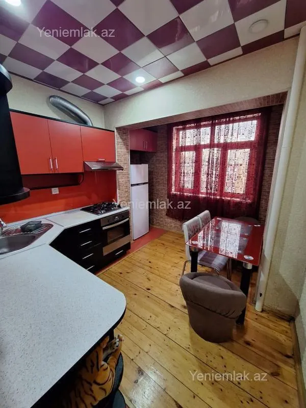 Satılır 2 otaqlı köhnə tikili 65 m²