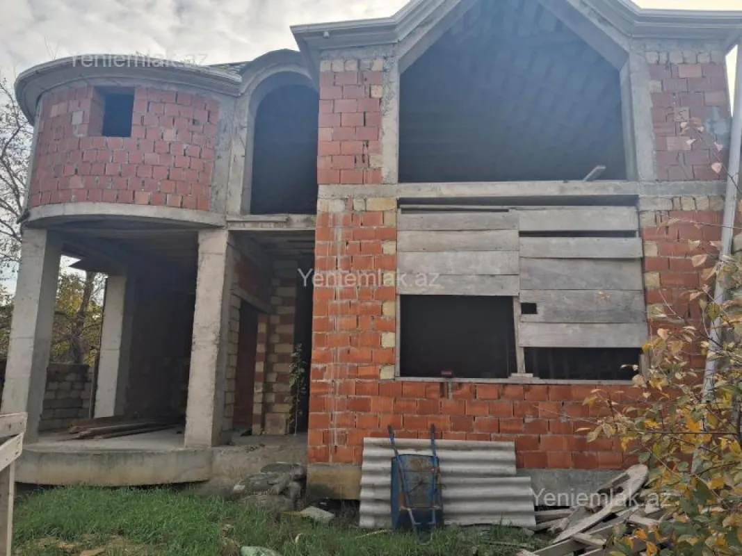 Satılır 5 otaqlı həyət evi 230 m²