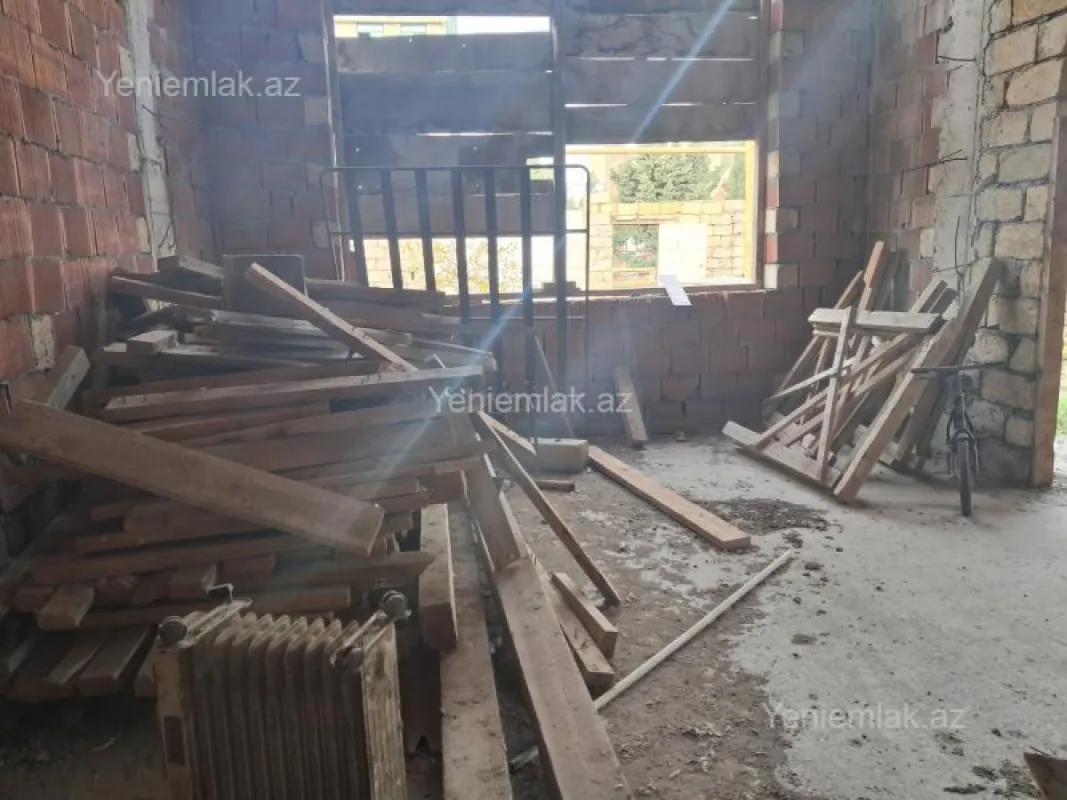 Satılır 5 otaqlı həyət evi 230 m²