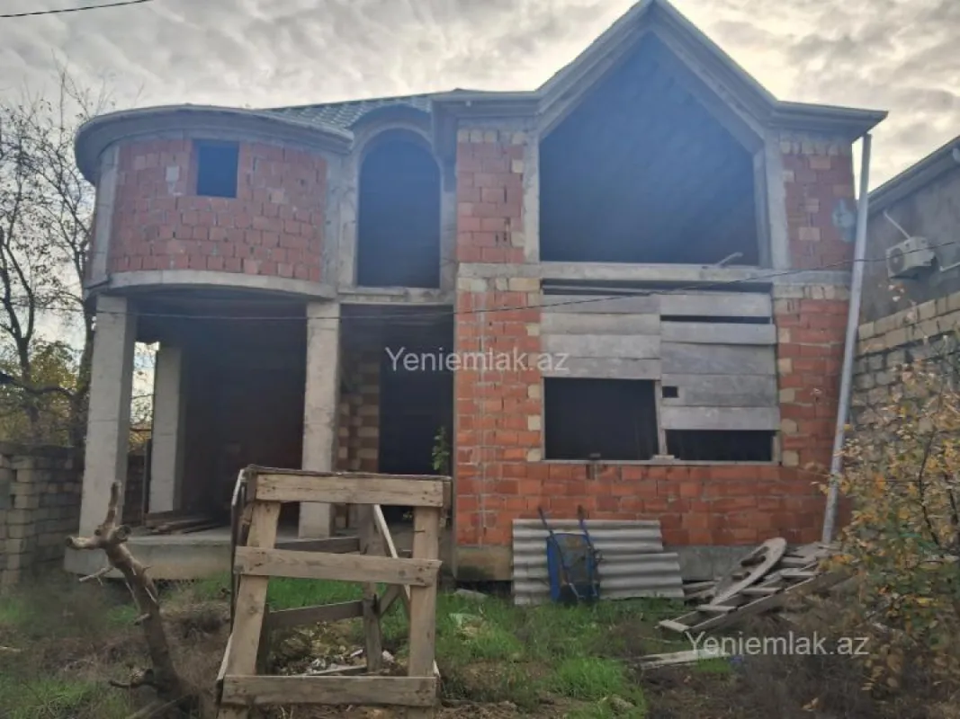 Satılır 5 otaqlı həyət evi 230 m²