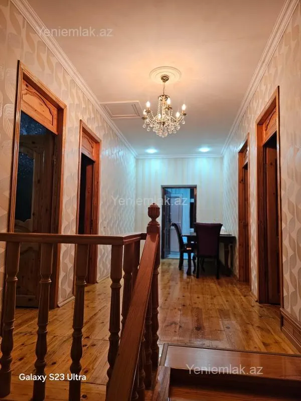 Satılır 5 otaqlı həyət evi 240 m²