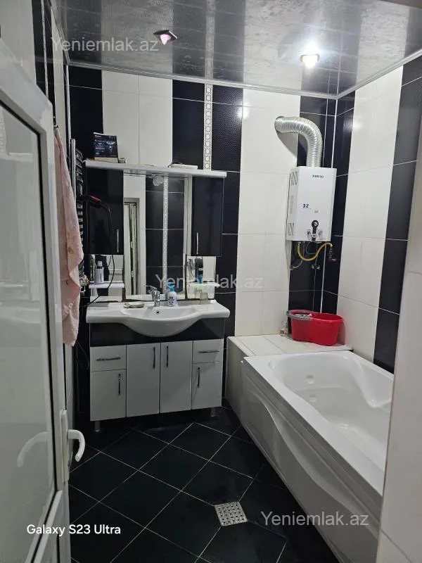 Satılır 5 otaqlı həyət evi 240 m²