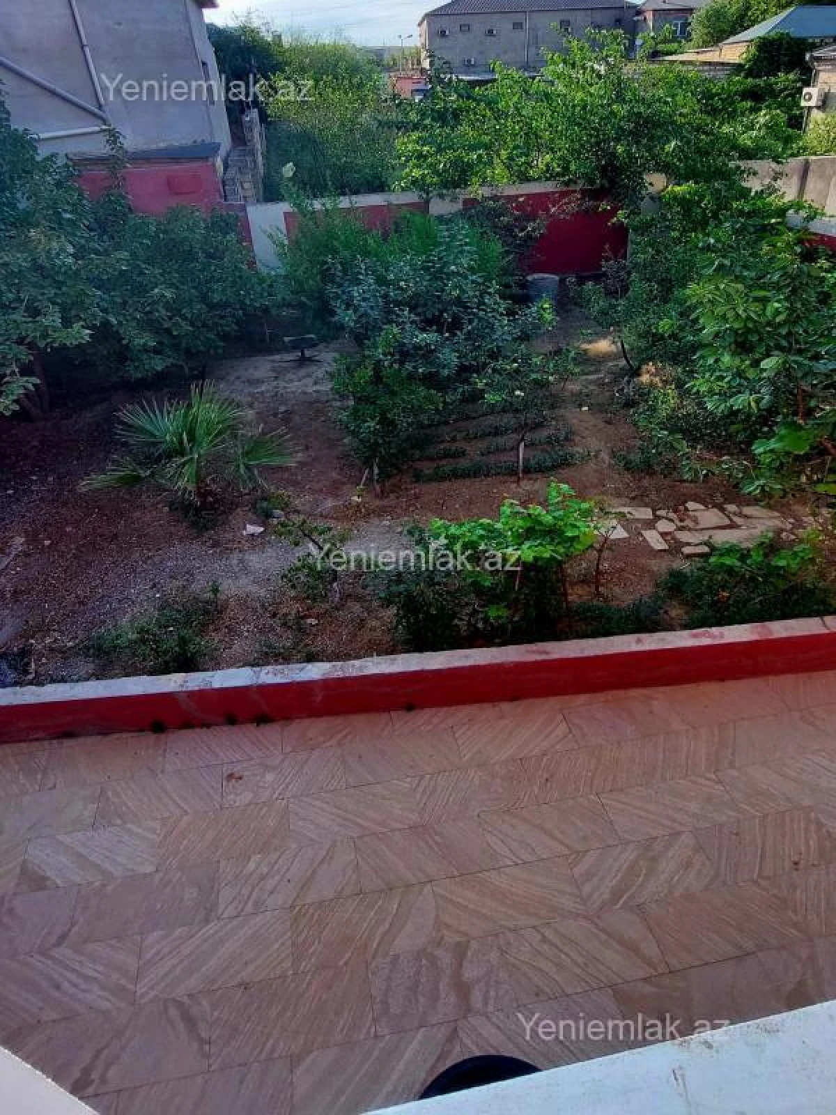 Satılır 5 otaqlı həyət evi 240 m²