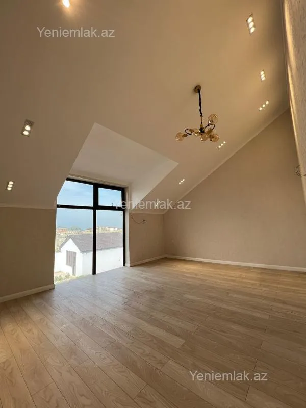 Satılır 7 otaqlı həyət evi 400 m²