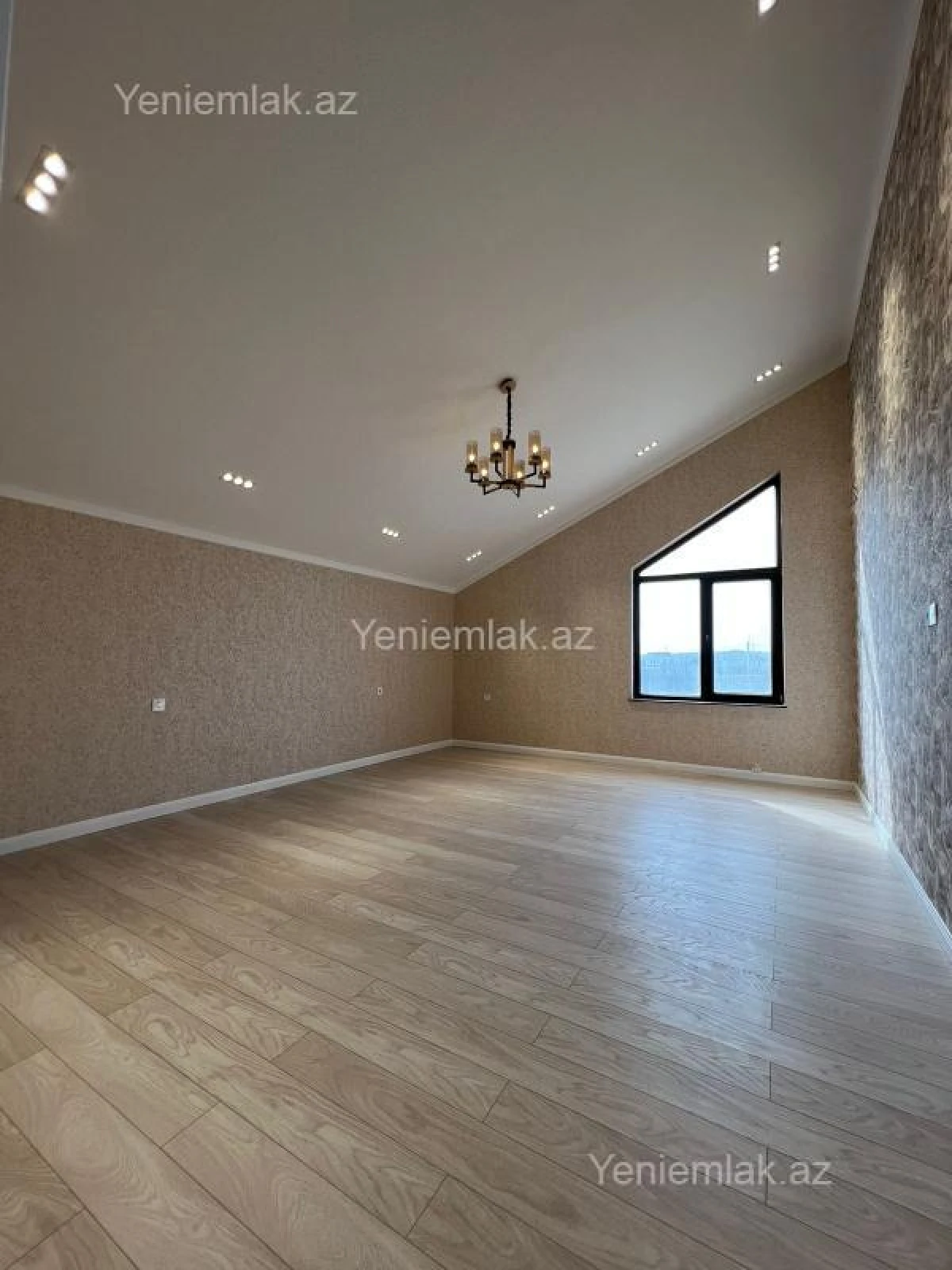 Satılır 7 otaqlı həyət evi 400 m²