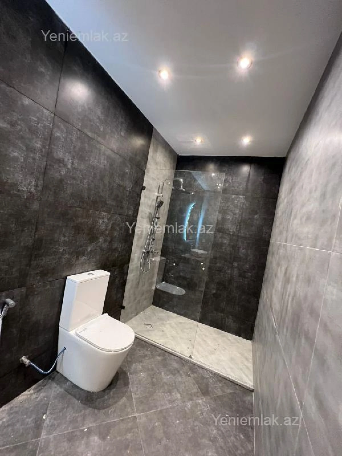 Satılır 7 otaqlı həyət evi 400 m²