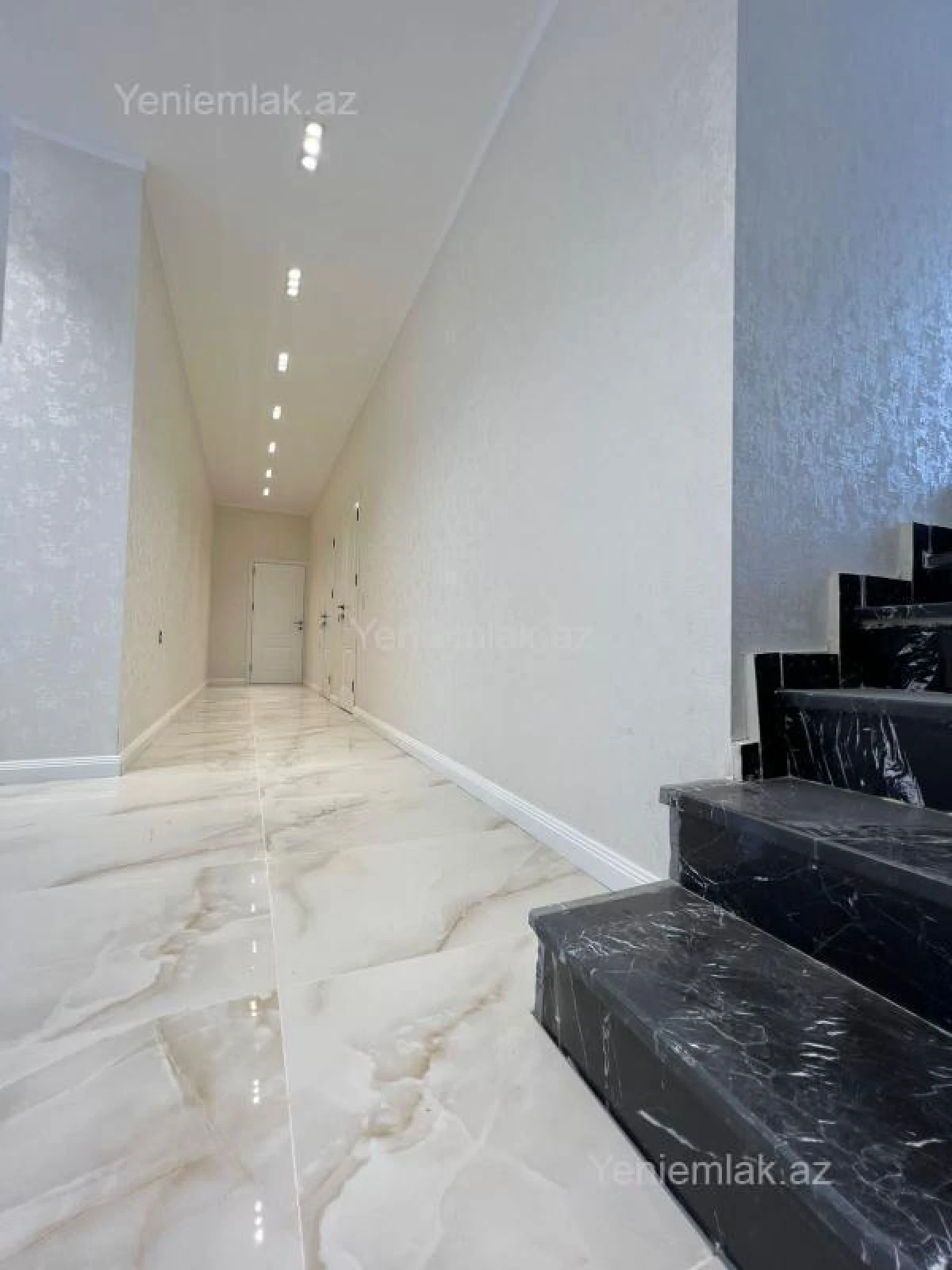 Satılır 7 otaqlı həyət evi 400 m²