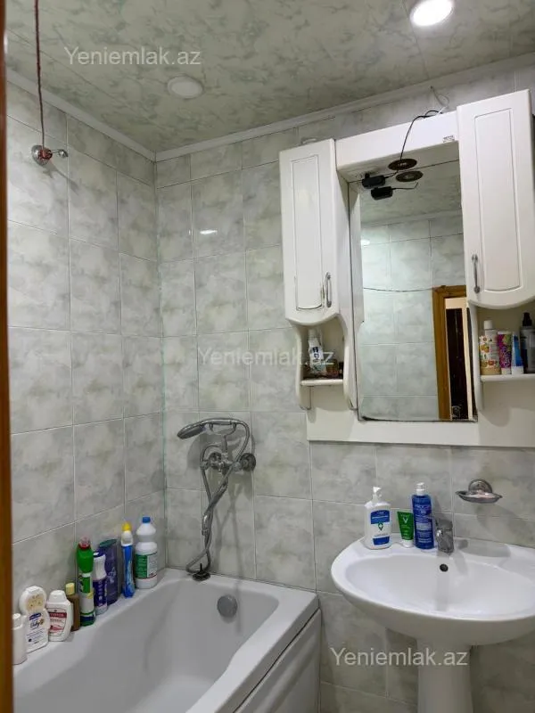 Satılır 2 otaqlı köhnə tikili 60 m²