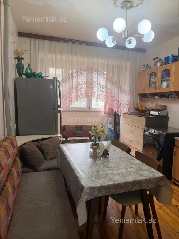 Satılır 2 otaqlı köhnə tikili 60 m²