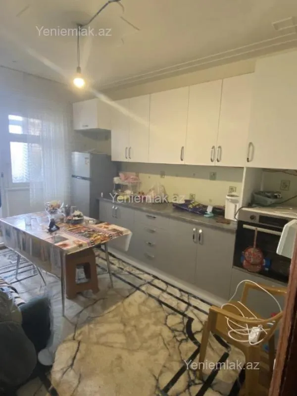 Satılır 2 otaqlı köhnə tikili 65 m²