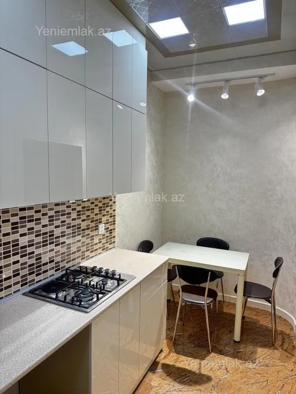 Satılır 3 otaqlı yeni tikili 100 m²