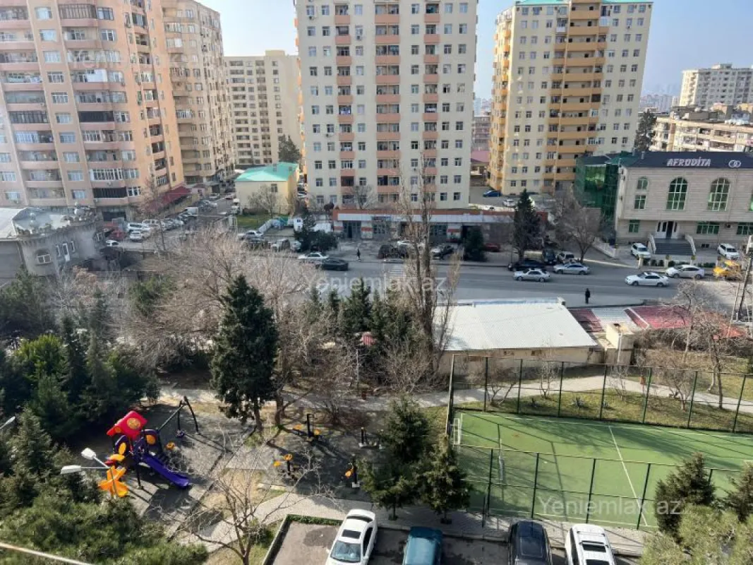 Satılır 4 otaqlı köhnə tikili 110 m²