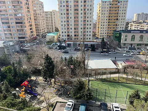 Satılır 4 otaqlı köhnə tikili 110 m²