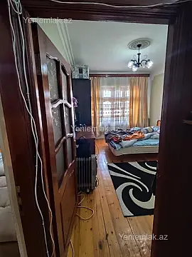 Satılır 4 otaqlı köhnə tikili 110 m²